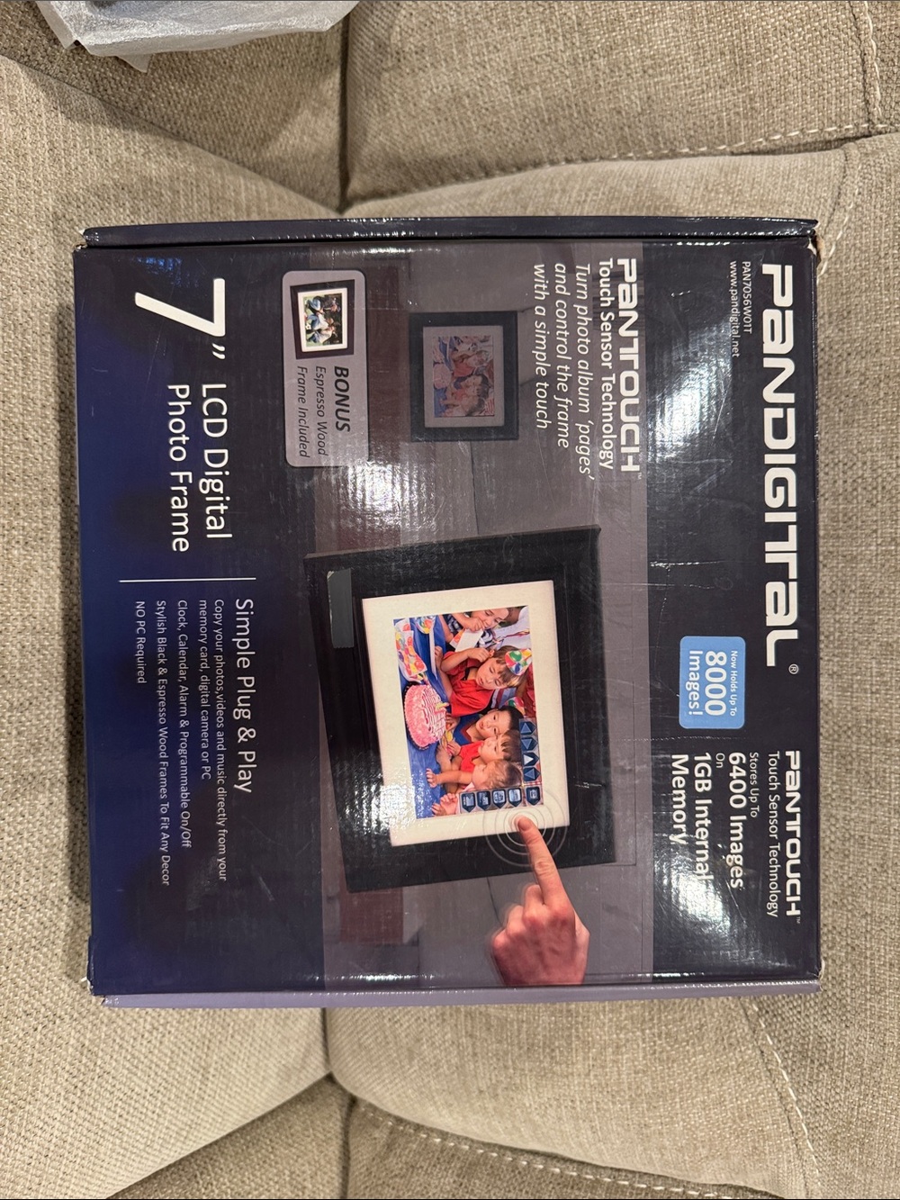 Pandigital 7" Black LCD Digital Photo Frame - 1GB Internal Memory